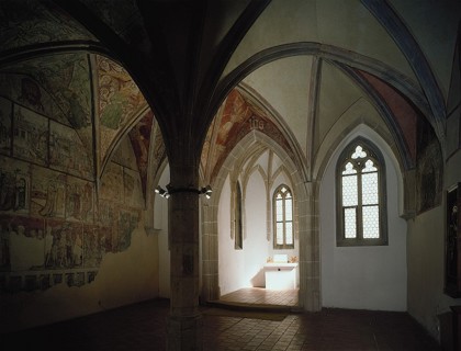 Obrázek /media/001bqlga/plzen_-_kaple_sv_barbory_ve_frantiskanskem_klastere_-_interier_800x610.jpg