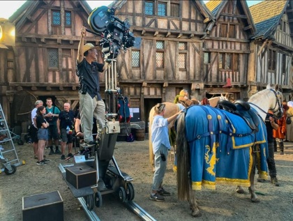 Obrázek /media/0bqe0jyc/the-face-of-horror_david-m-mullen-dop-on-stage_credit-jaroslav-růžička_zdroj-imdb.jpg