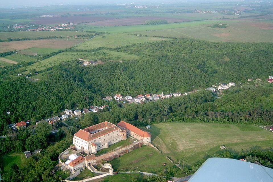 Ilustrační obrázek článku 'Ancient castle Dolní Kounice invites filmmakers'
