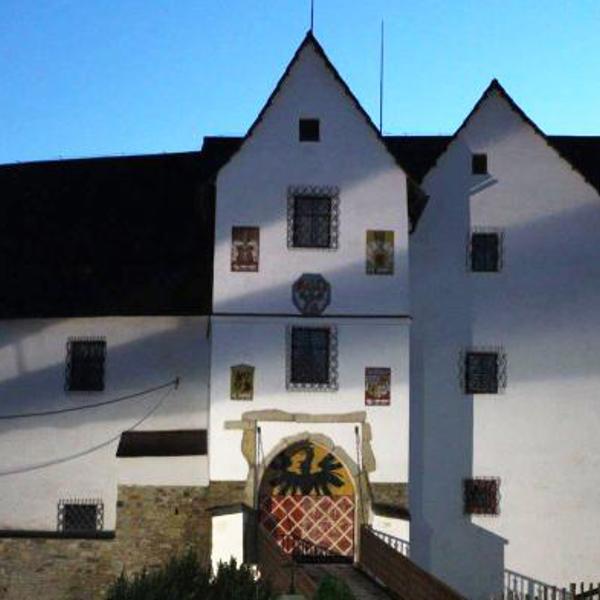 Obrázek /media/0nfjx1ql/brana_do_palace_v_noci.jpg