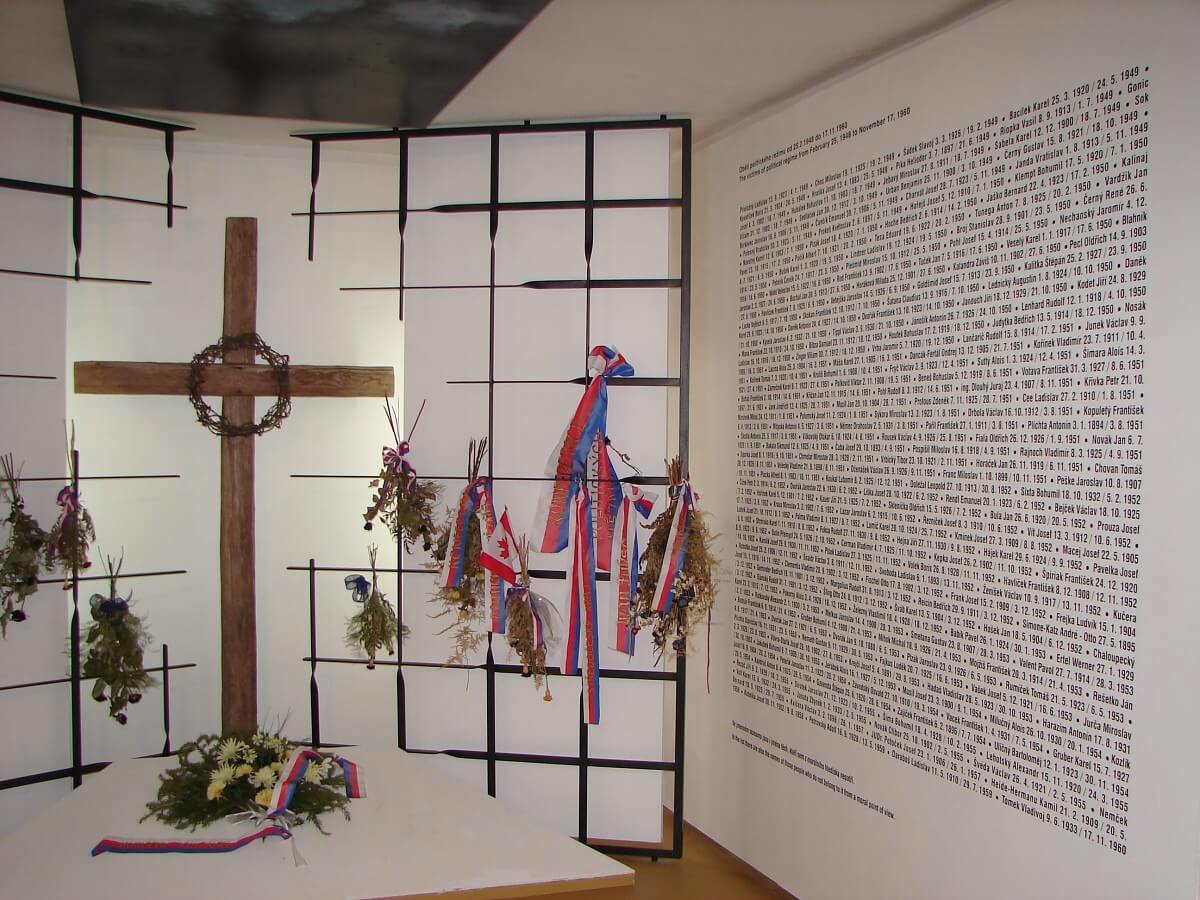 Image /media/0simoiuh/12_-_pamatnik_vojna_lesetice_-_pietni_kaple.jpg