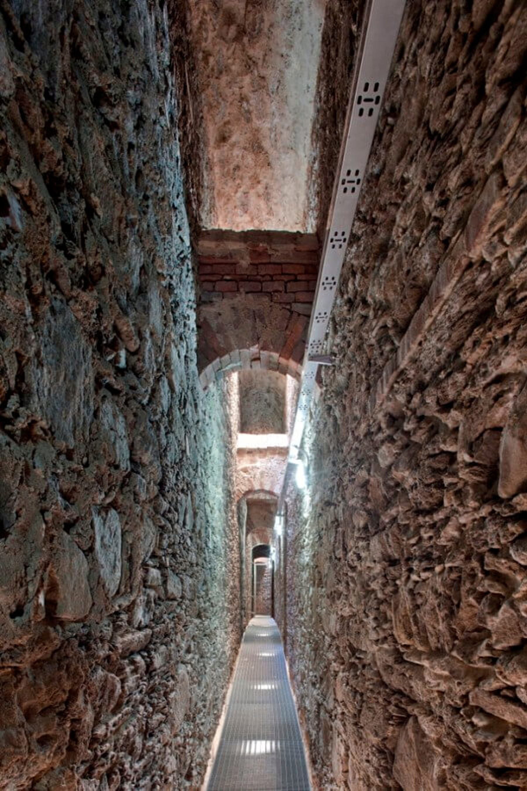 Obrázek /media/0u2fuspb/14_stoly.jpg