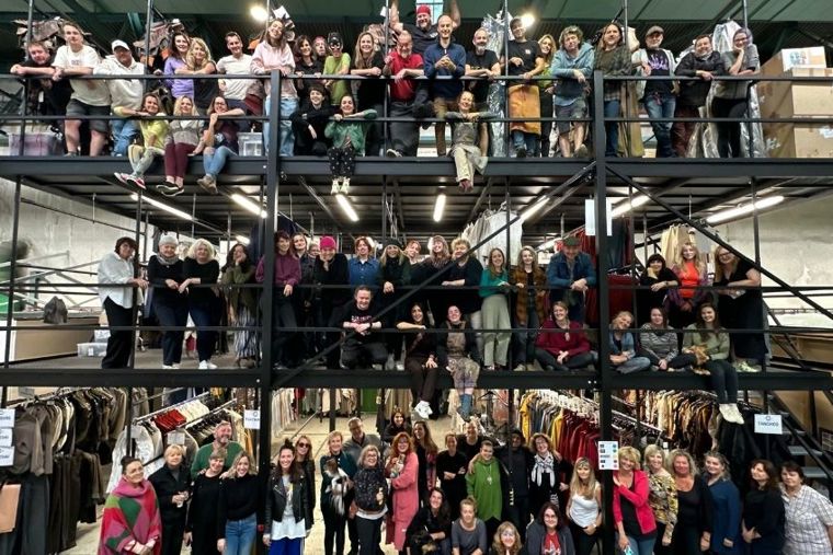 Image /media/1wgnfhnk/foto-kostymeri-vsichni_1credit_sharon-gilham.jpg