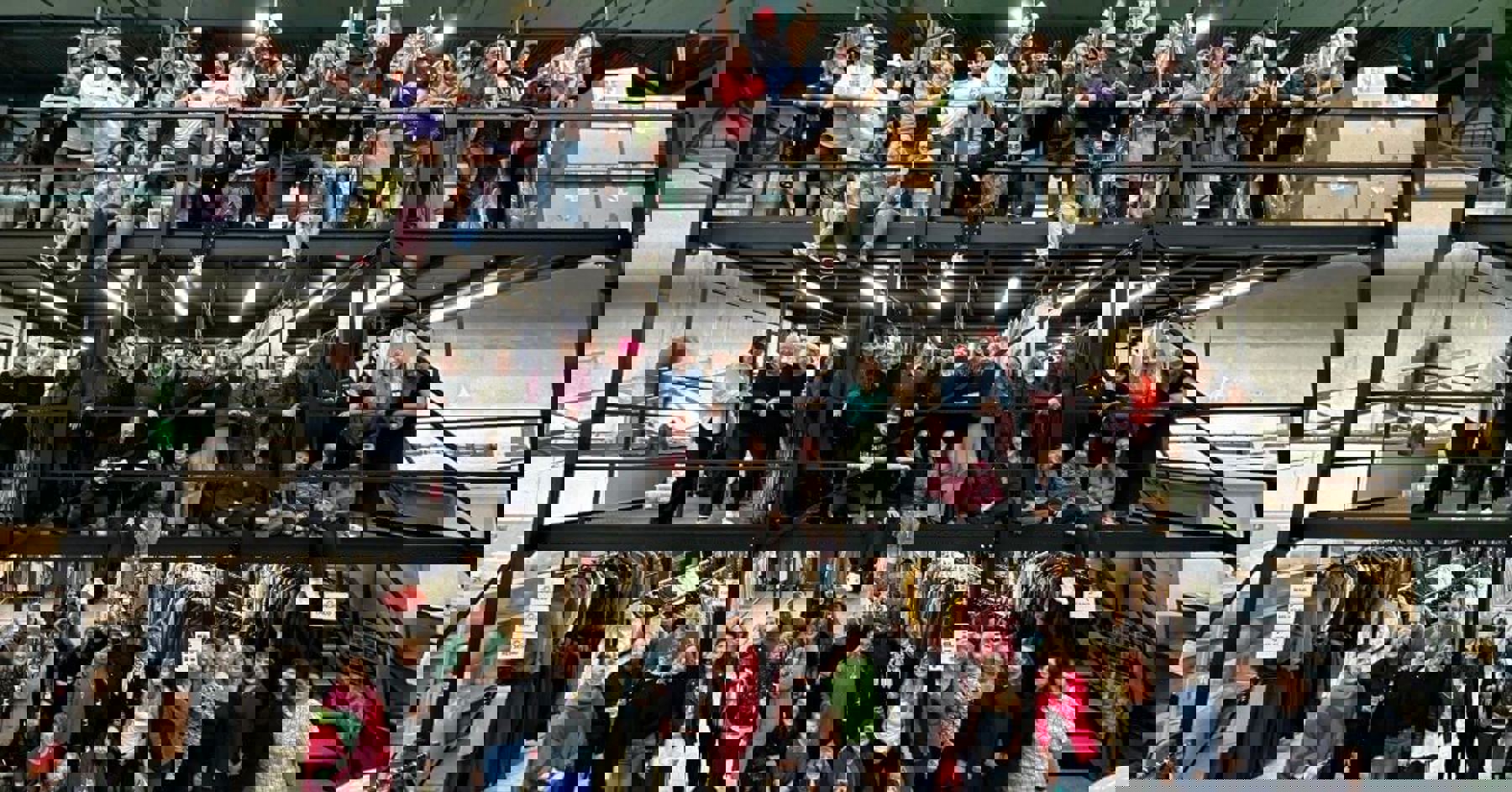 Obrázek /media/1wgnfhnk/foto-kostymeri-vsichni_1credit_sharon-gilham.jpg