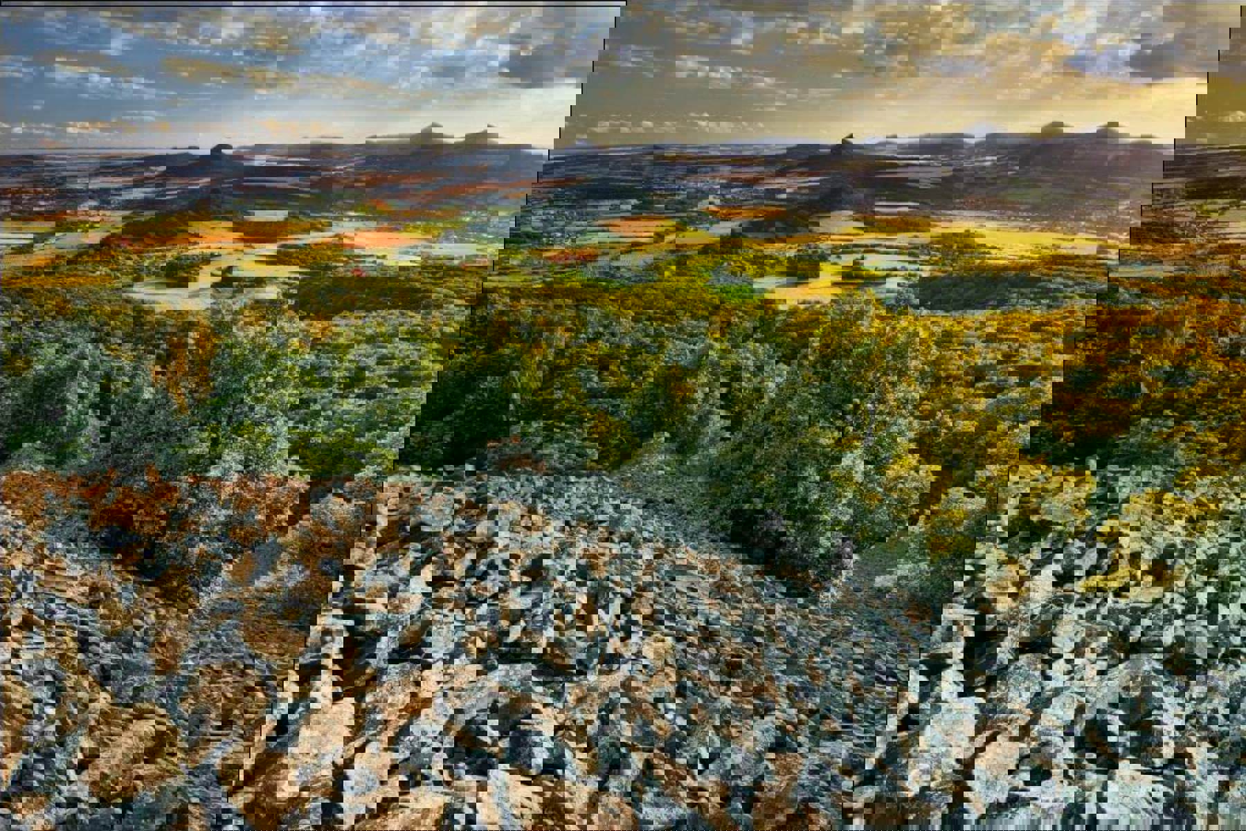 Obrázek /media/223epxp2/stredohori_pano.jpg