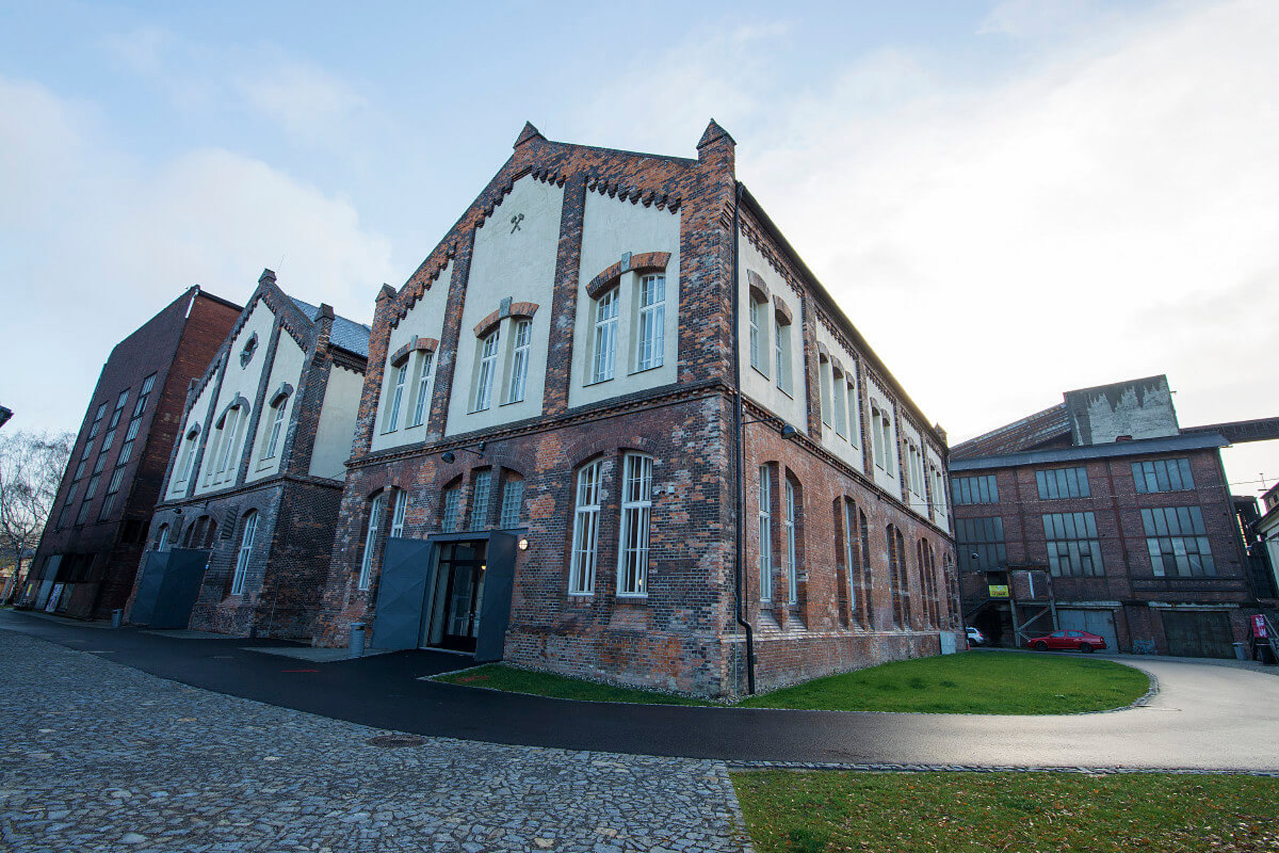 Obrázek /media/2frdupz0/stare_koupelny_-_brick_house_-_foto_roman_petris.jpg