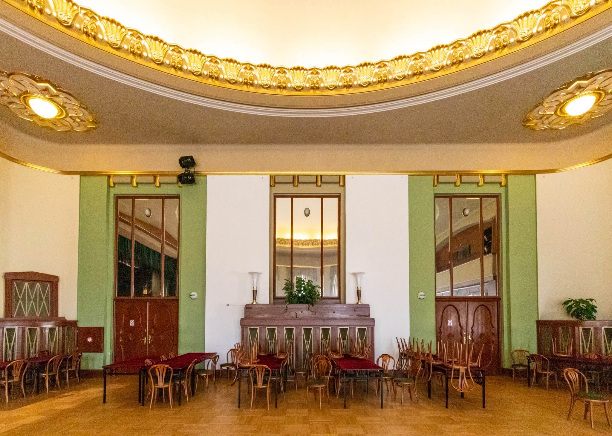 Image /media/3s1b1yz4/usti_fo_foyer_teplice_divadlo_tomas_hasl_20.jpg