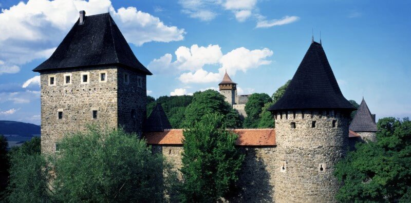 Obrázek /media/4qbd1aqn/helfstyn_-_hrad_800x396.jpg