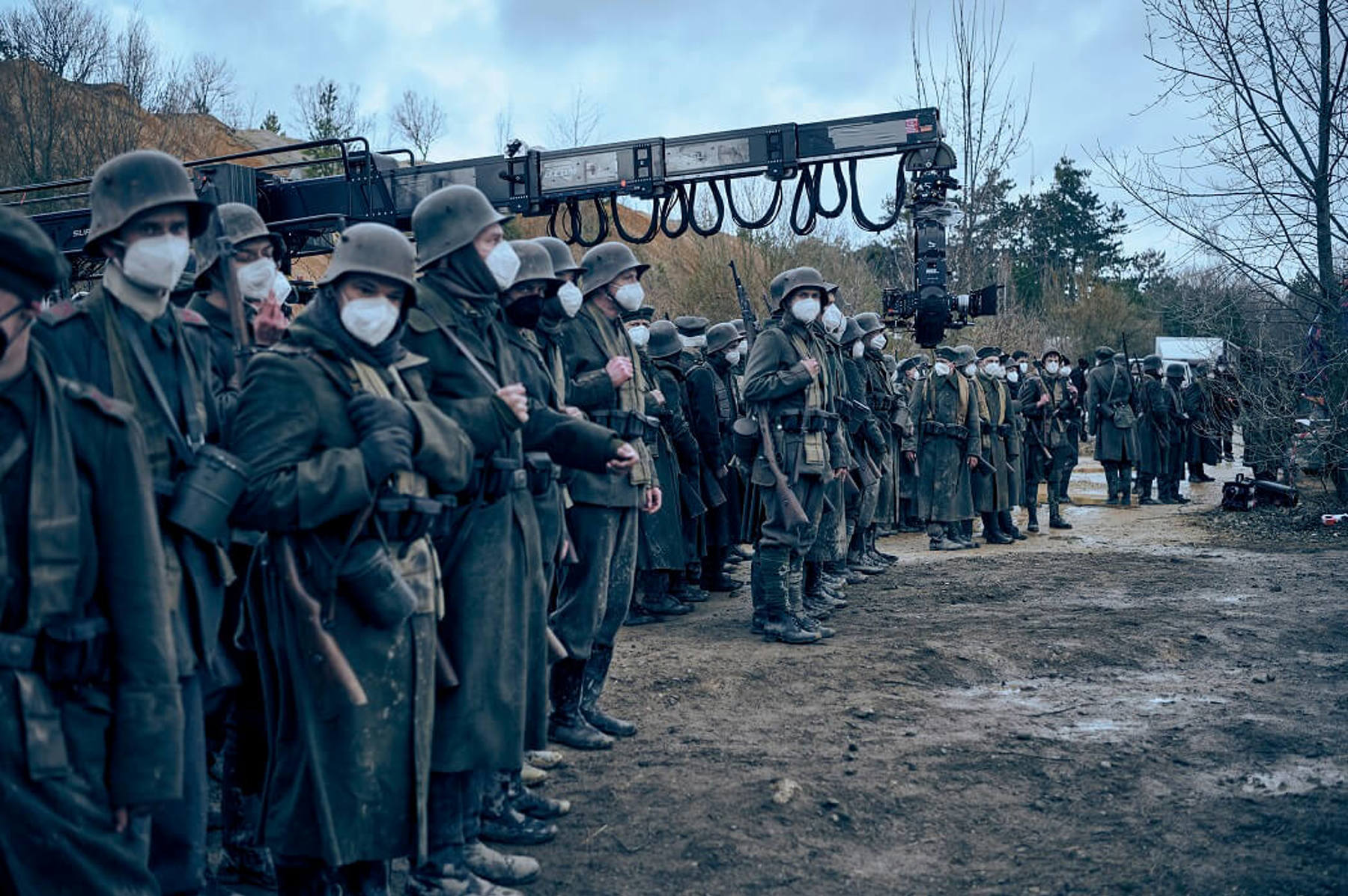 Image /media/5x1fpxy4/all-quiet-on-the-western-front_bts_-reiner-bajo_4-malá.jpg