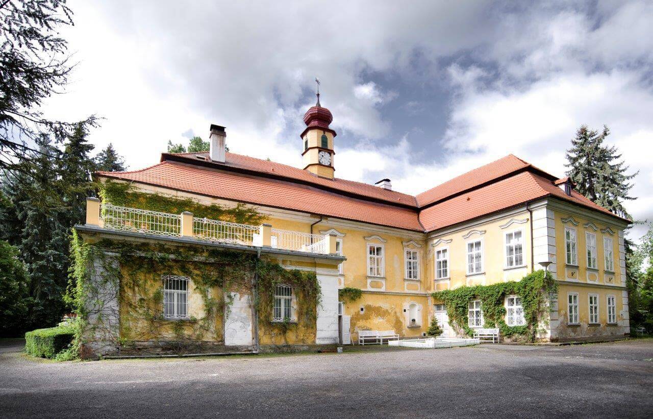 Obrázek /media/autpvbgt/pilsen_ulice_-_zamek_exterier_8532.jpg