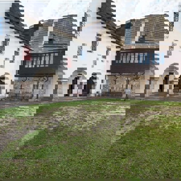 Obrázek /media/awdlisxe/druhe_nadvori.jpg