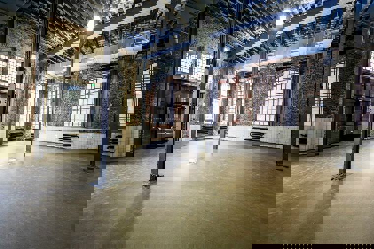 Image /media/azdhgphy/03stare_koupelny_brick_house_hudebni_klub_-_jiri_zerzon.jpg