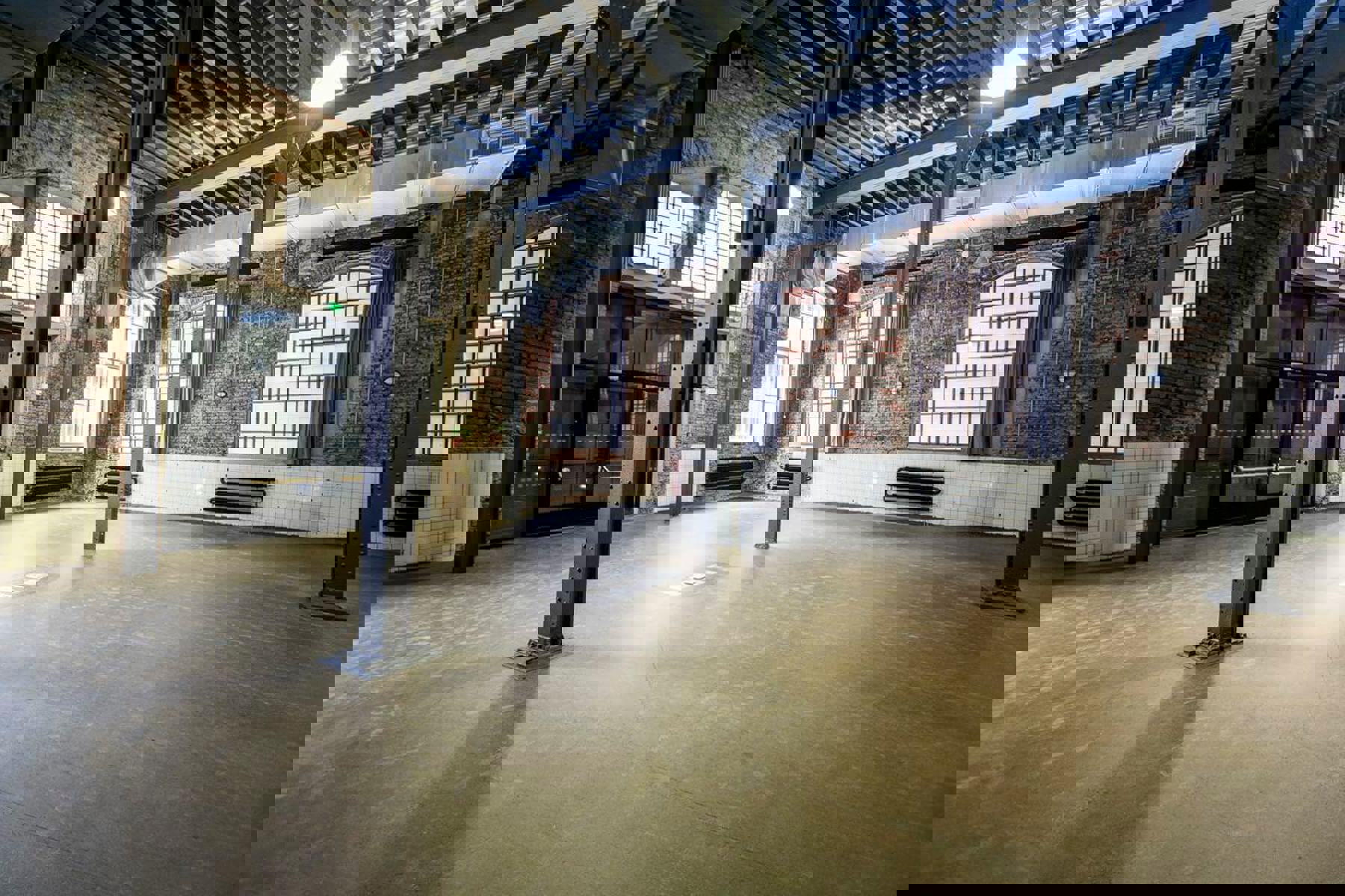 Obrázek /media/azdhgphy/03stare_koupelny_brick_house_hudebni_klub_-_jiri_zerzon.jpg