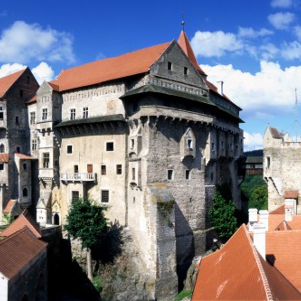 Obrázek /media/b5enwx4y/pernstejn_-_hrad_-_sirokouhly_zaber_800x333.jpg