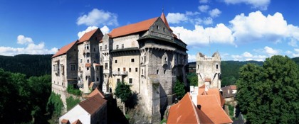 Obrázek /media/b5enwx4y/pernstejn_-_hrad_-_sirokouhly_zaber_800x333.jpg