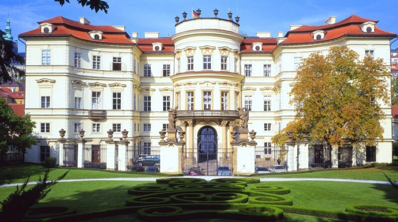 Obrázek /media/ba1fw3cu/praha_-_lobkovicky_palac_800x447.jpg