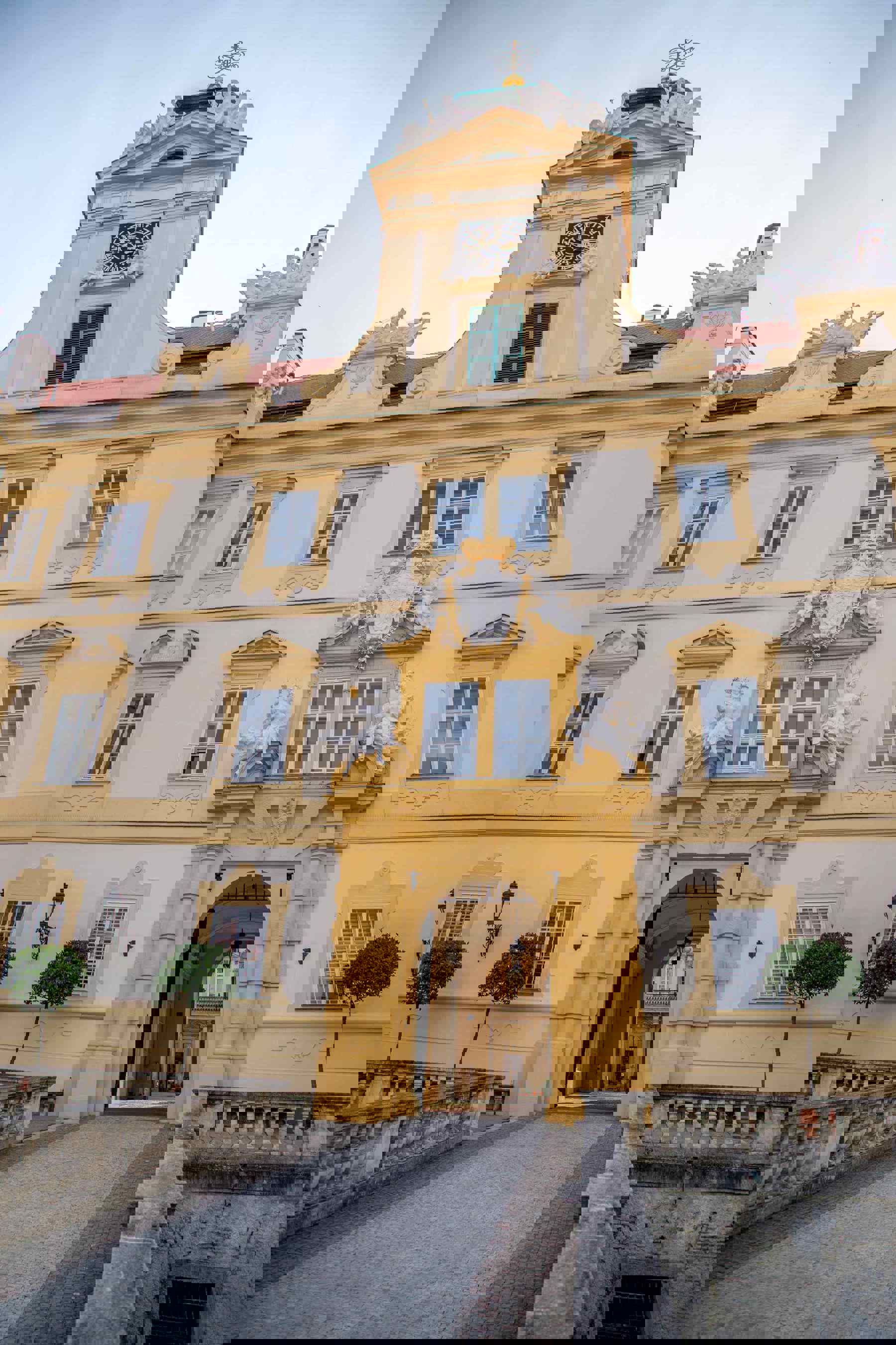 Obrázek /media/c3jazpfd/zamek_valtice__avrotros.jpg