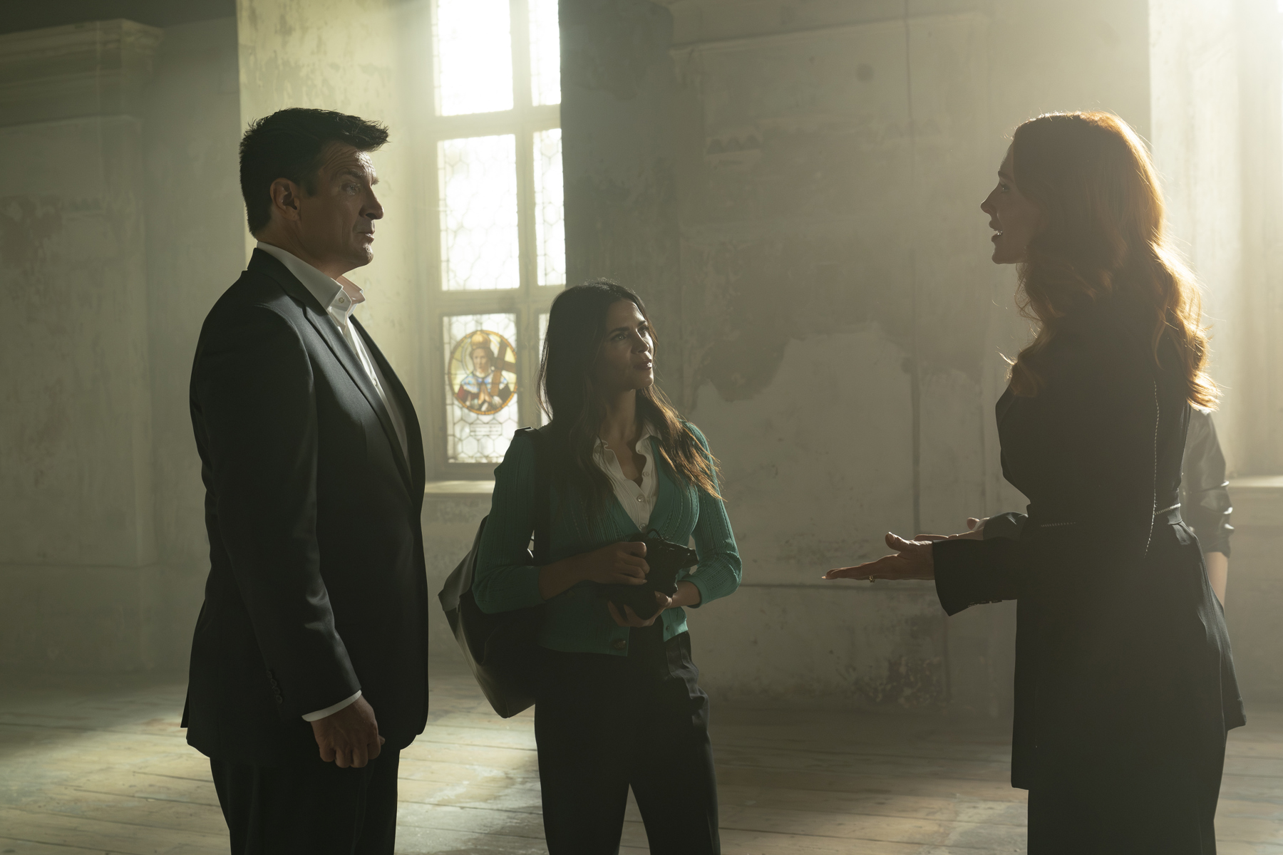 Obrázek /media/ctrpljs2/nathan-fillion-jenna-dewan-bridget-regan_disney_larry-horricks.jpg