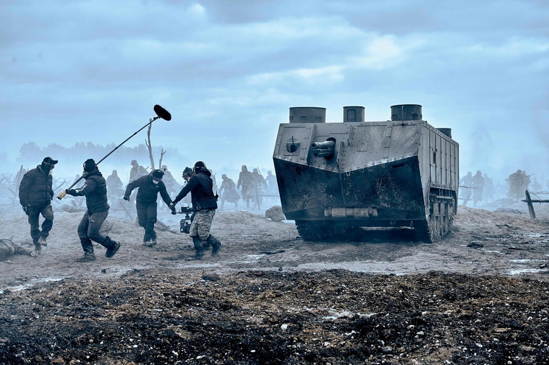 Image /media/dcyb0c3q/all-quiet-on-the-western-front_bts_-reiner-bajo_16-malá.jpg