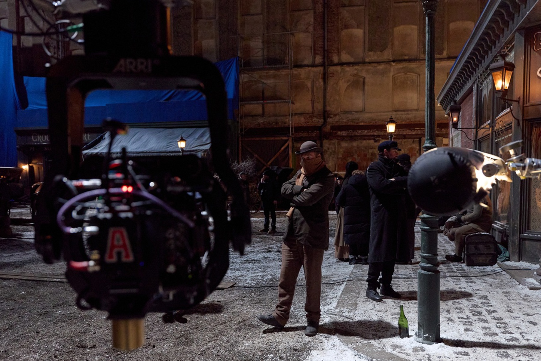 Image /media/epifh0ef/small_ageofinnocence_pr_251114_cb_00006_chris-baker_netflix-2025.jpg