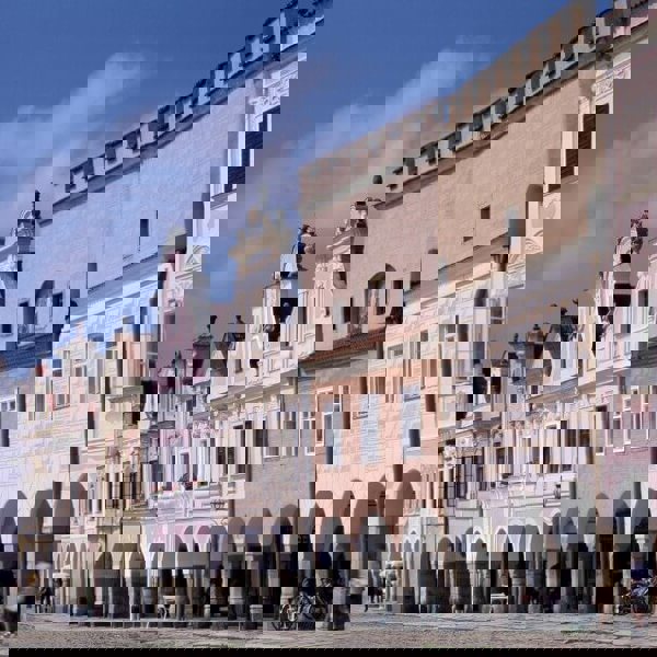 Image /media/fiycsb4v/telc_-_namesti_-_domy_800x603.jpg
