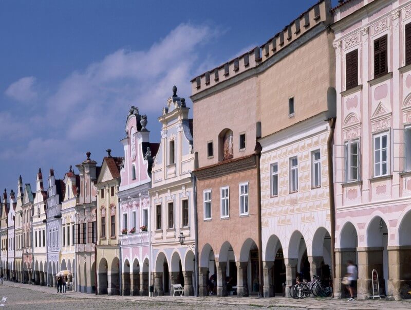 Obrázek /media/fiycsb4v/telc_-_namesti_-_domy_800x603.jpg
