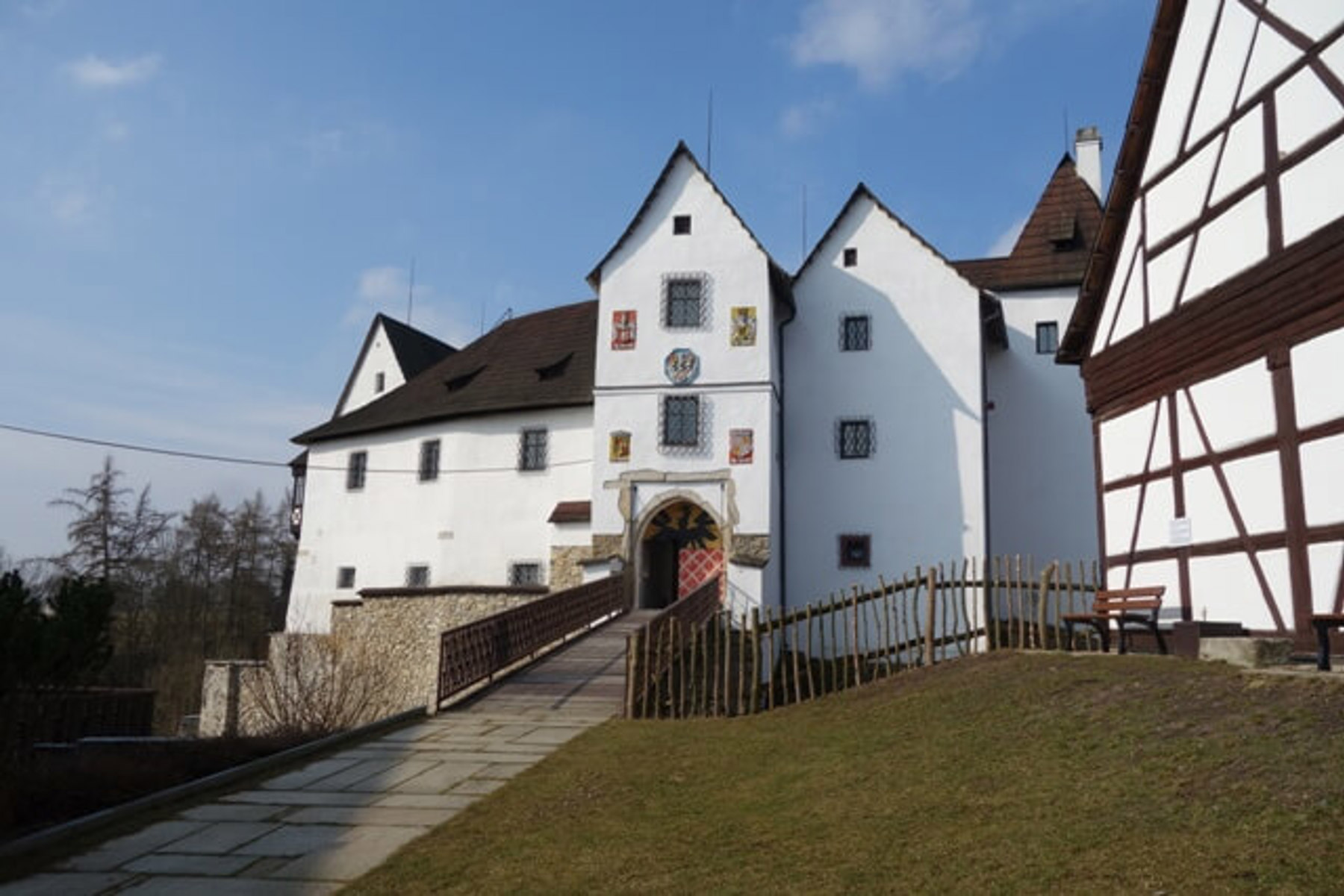 Obrázek /media/fkzmhbnt/hrad_pohled_od_stodoly.jpg