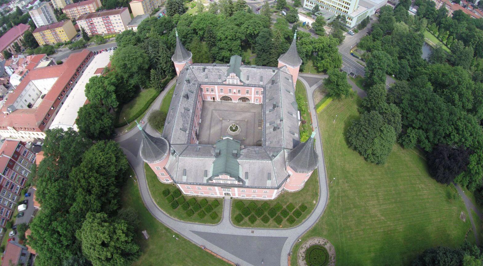 Image /media/fndibcsn/zamek_sokolov_letecky_snimek.jpg