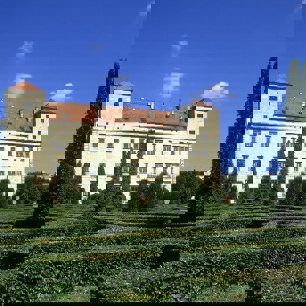 Obrázek /media/foskr5ll/bucovice_-_zamek_-_renesancni_zahrada_800x576.jpg