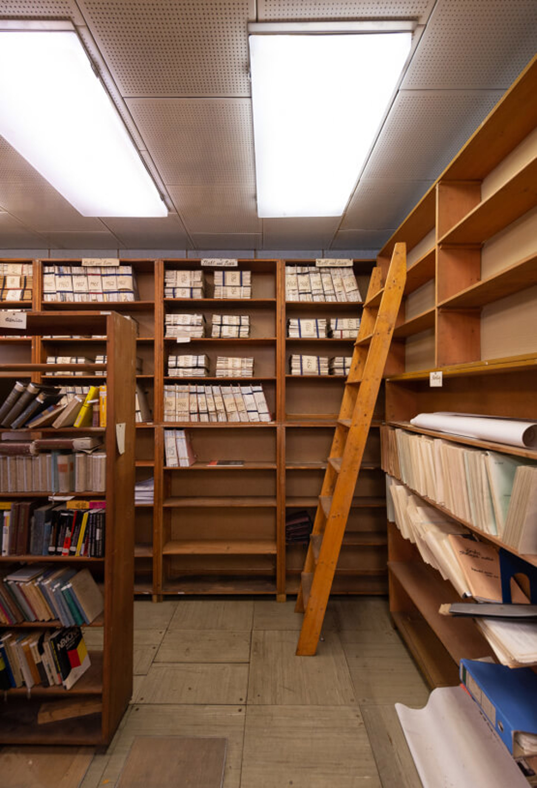 Obrázek /media/frfdcmgl/zelezarny_hradek_nevyrobni_prostory_knihovna__viktor_macha_34.jpg