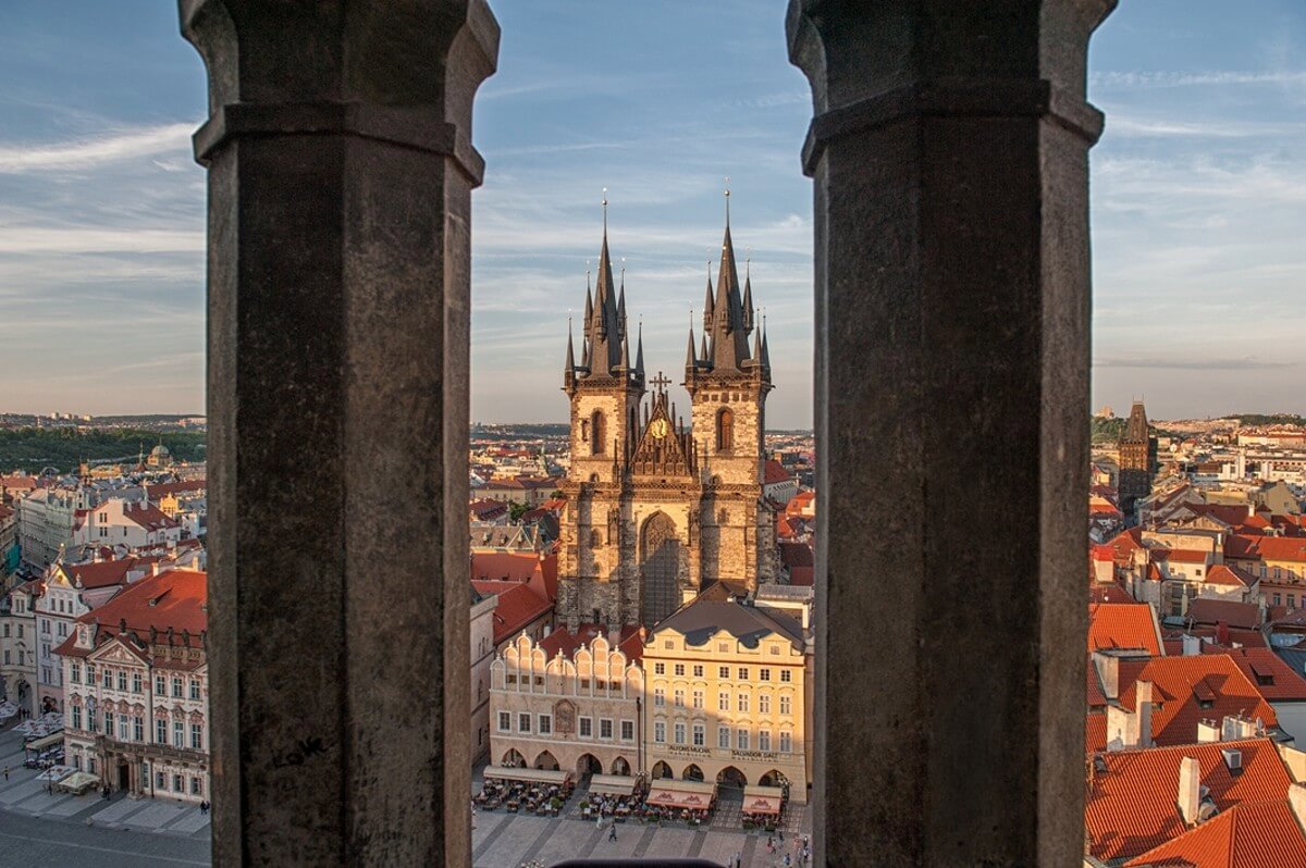 Obrázek /media/g2th3mac/prague_city_tourism_pohled_na_staromak_z_veze.jpg