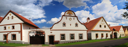 Image /media/gikkcglm/holasovice.jpg