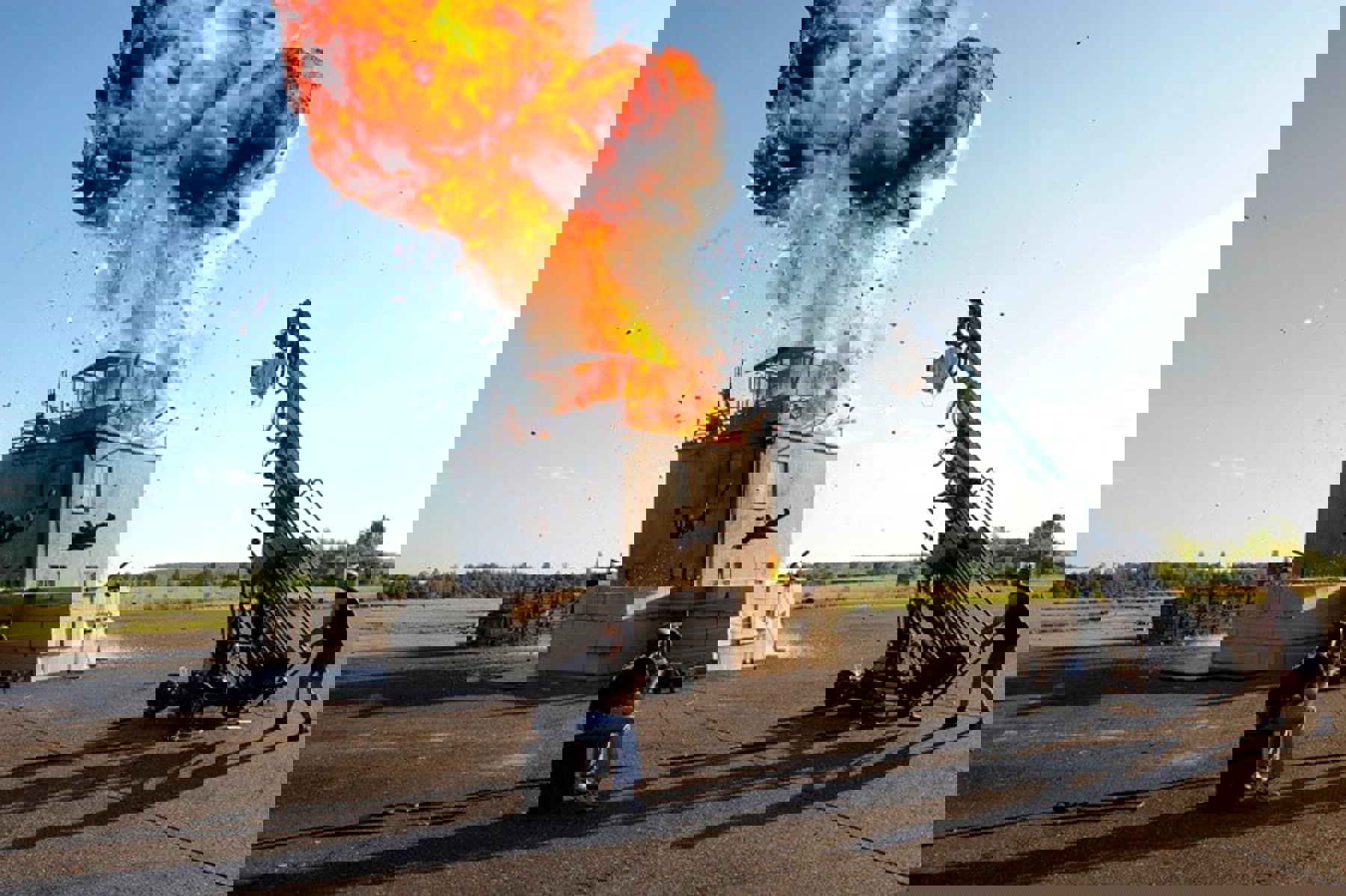 Image /media/gmopnicf/red_tails_31.jpg