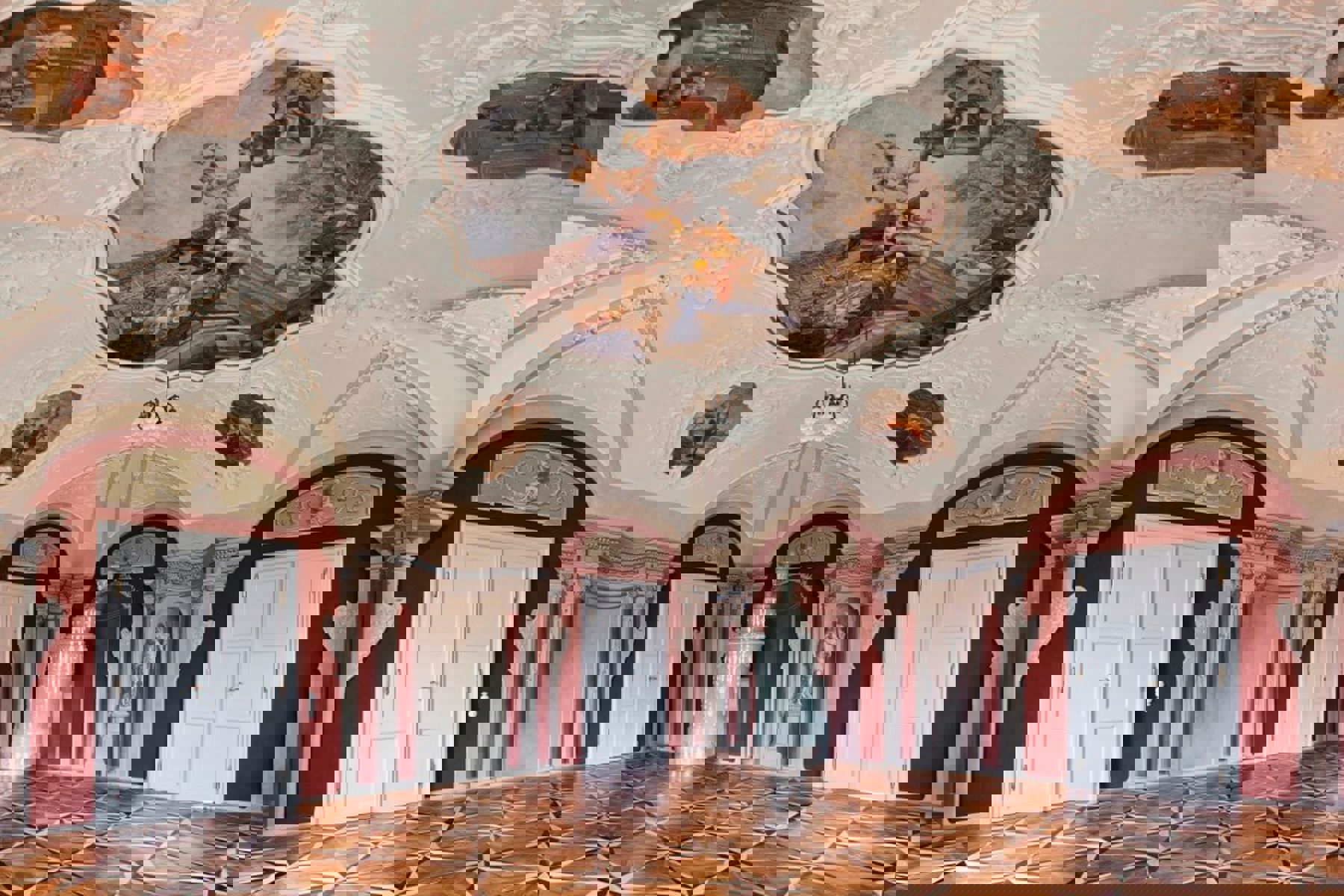 Obrázek /media/hmajtrwt/4_opatsky_salon.jpg