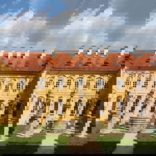 Obrázek /media/jrdh1p0j/18_rajsky_dvur.jpg
