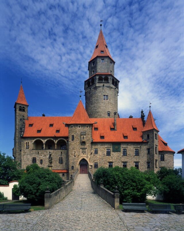 Obrázek /media/jtilydgm/bouzov_-_hrad_-_predni_pohled_639x800.jpg
