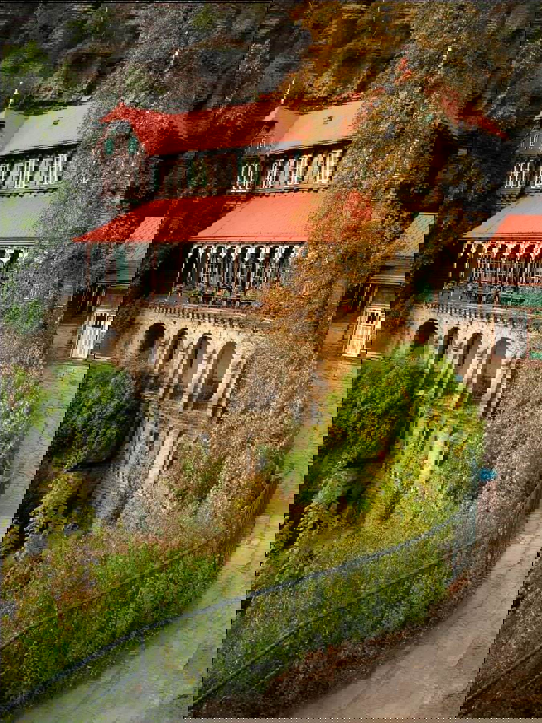 Obrázek /media/kdahyyuy/dum_ve_skalach_sokoli_hnizdo_1.jpg