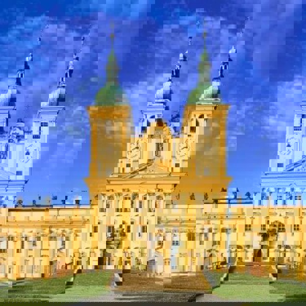 Obrázek /media/kfad3slu/olomouc_-_bazilika_minor_navstiveni_panny_marie_-_predni_pohled_800x391.jpg