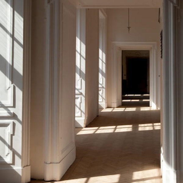 Obrázek /media/knah2ubb/roudnice_interior_hallway_802v1135_72dpi_640x640_low_res.jpg