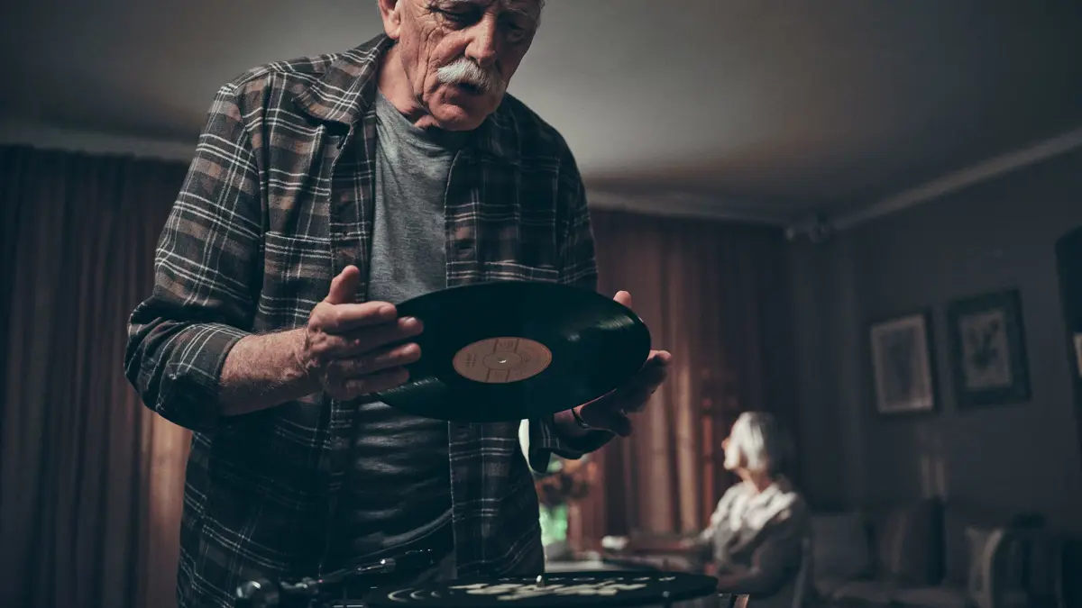 Image /media/kw2jb3zu/imfinzi-astrazeneca-elderly-man-vinyl-advertising-gabriel-matula.jpg