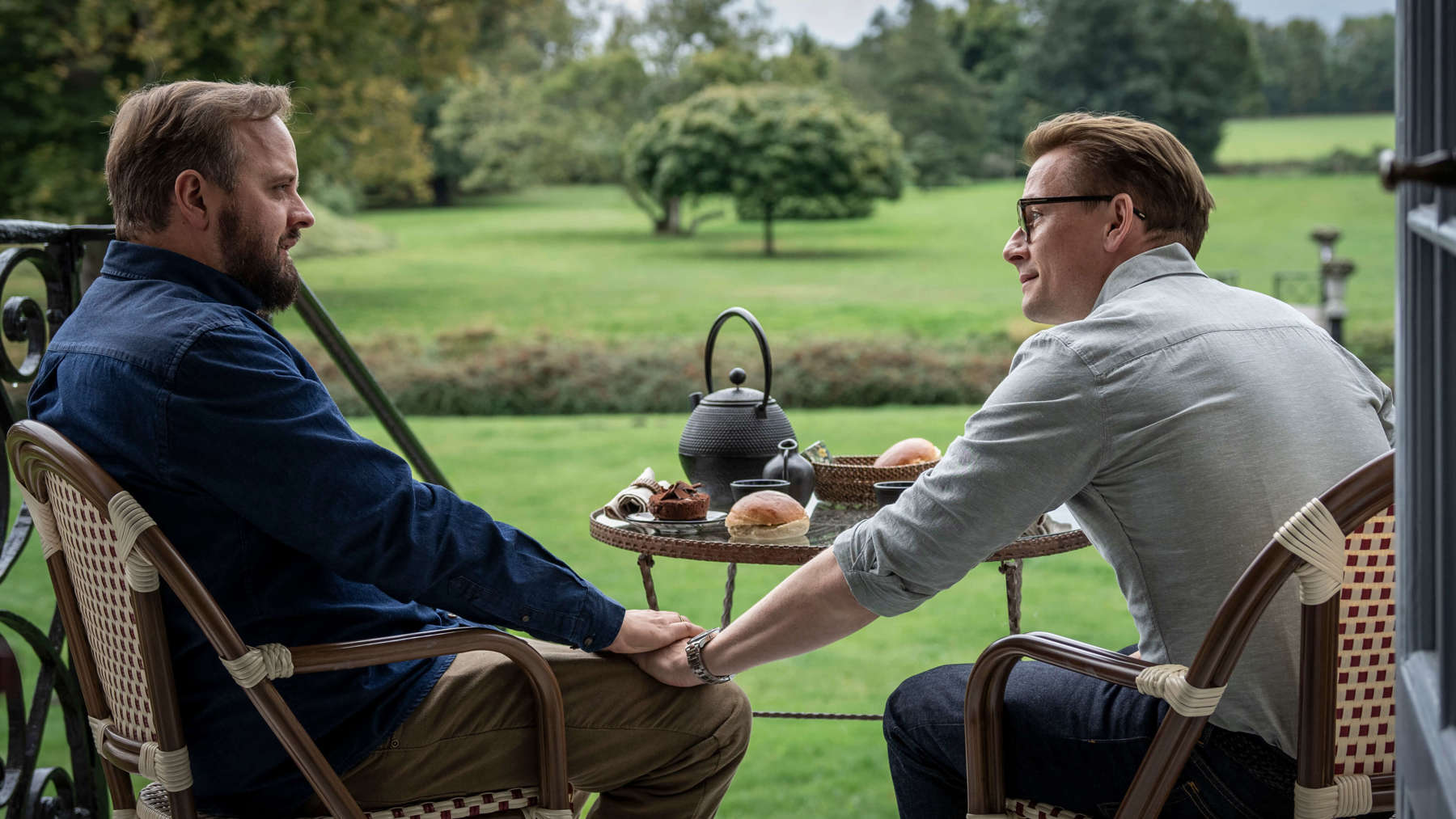 Image /media/l0gj2qnr/231130_press-photo_families-like-ours_magnus-millang_esben-smed_photo-credit_per-arnesen.jpg