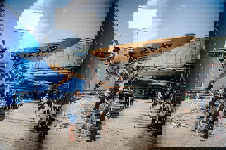 Image /media/l2ul5i0p/the_diary_natacelo_se_take_na_letisti_v_plzni_za_vyuziti_dobovych_letadel_zdroj_stabiz_autor_stanislav_honzik__kopie.jpg