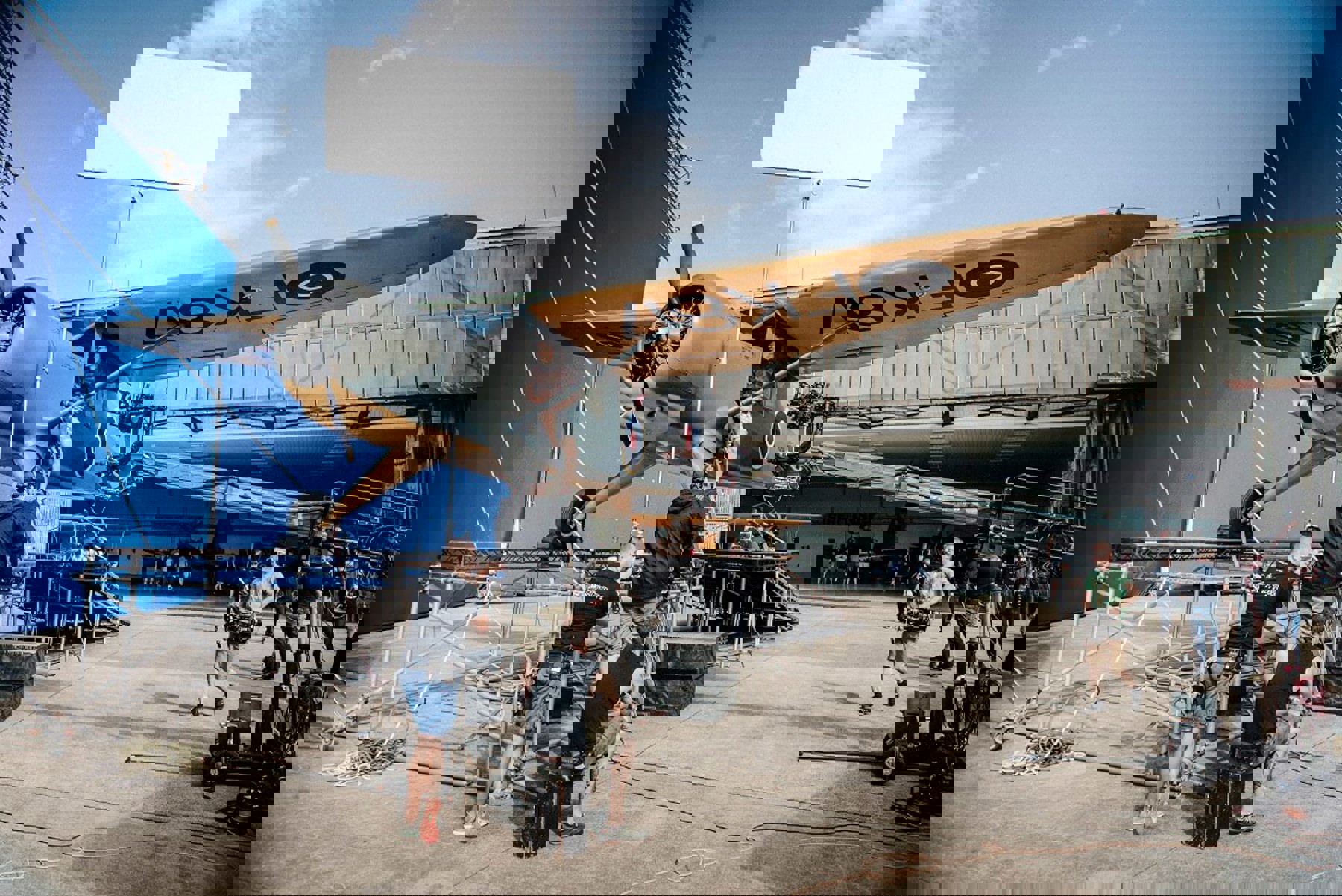 Image /media/l2ul5i0p/the_diary_natacelo_se_take_na_letisti_v_plzni_za_vyuziti_dobovych_letadel_zdroj_stabiz_autor_stanislav_honzik__kopie.jpg