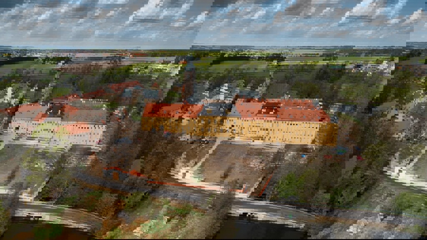 Obrázek /media/lbjbwf5f/17_letecky_celkovy.jpg