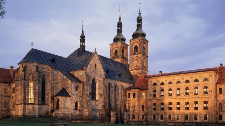Ilustrační obrázek článku 'Teplá Abbey'