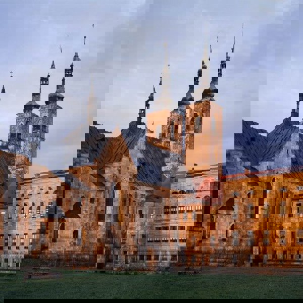 Obrázek /media/lrmberyi/tepla_-_klaster_-_podvecer_800x542.jpg