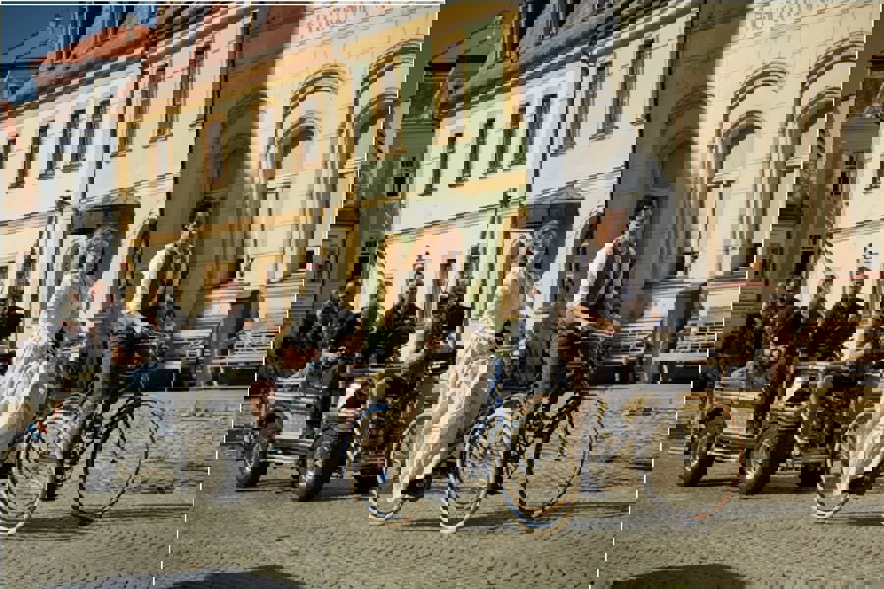 Image /media/mronwmde/ep101_genius_bts_06.jpg