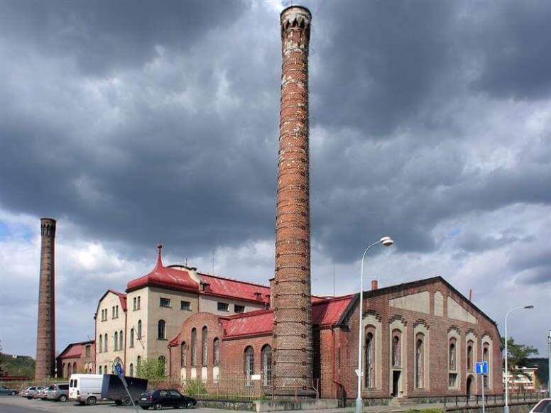 Obrázek /media/ncbphtqe/1_muzeum_-_predni_a_bocni_strana1.jpg