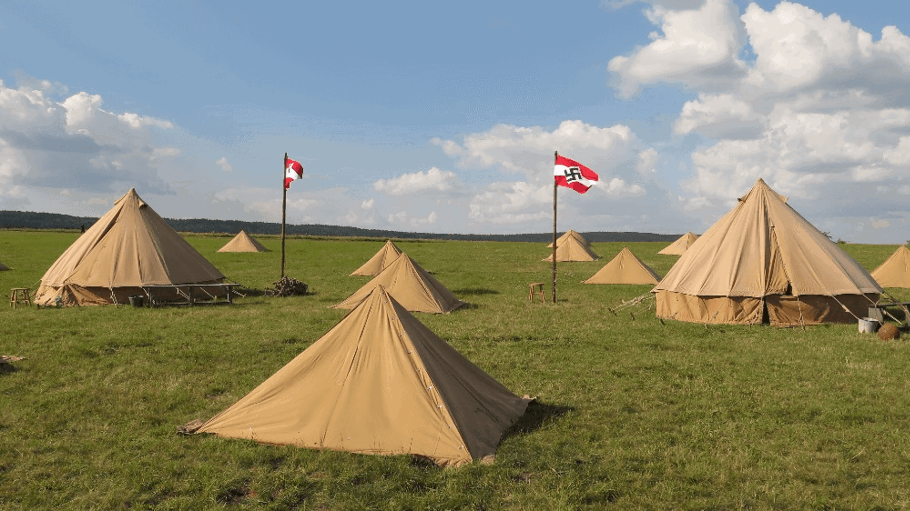 Obrázek /media/nrujp21d/jojo_rabbit_jan_adler_czech_anglo_production_6.png