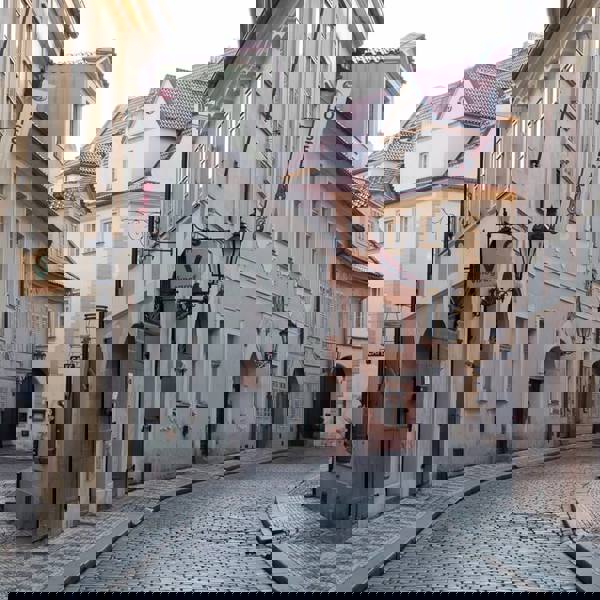 Obrázek /media/nxqbrtrr/prague_streets_56.jpg
